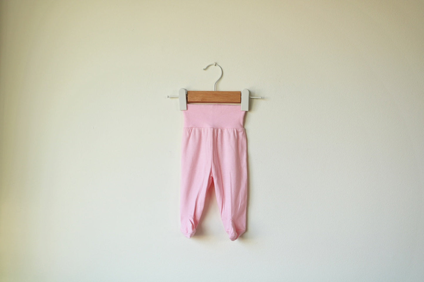 Calças c/ pés para Bebé Menina de 1 - 3 meses | Clobies