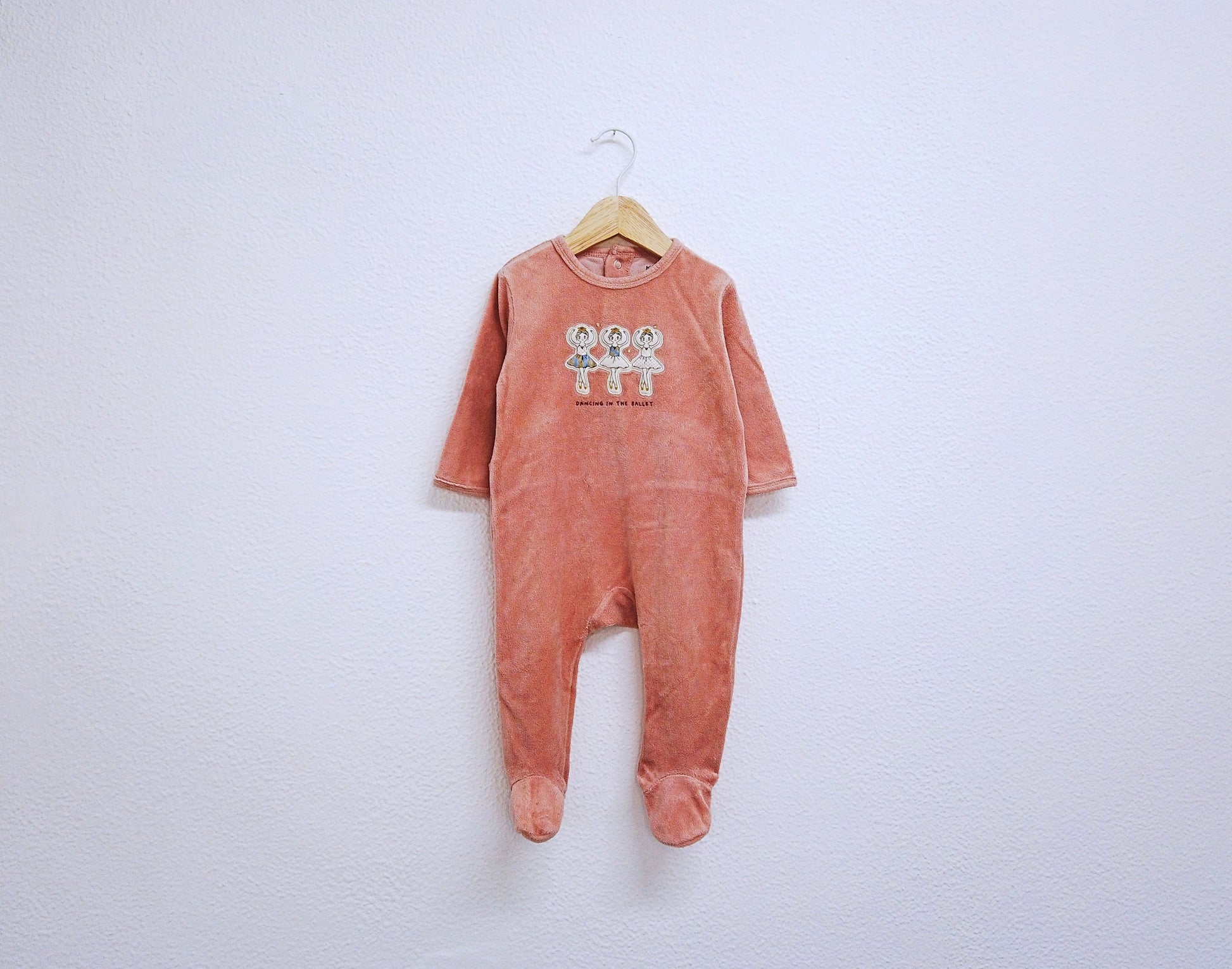 Babygrow c/ pés para Bebé Menina de 6 - 9 meses | Clobies