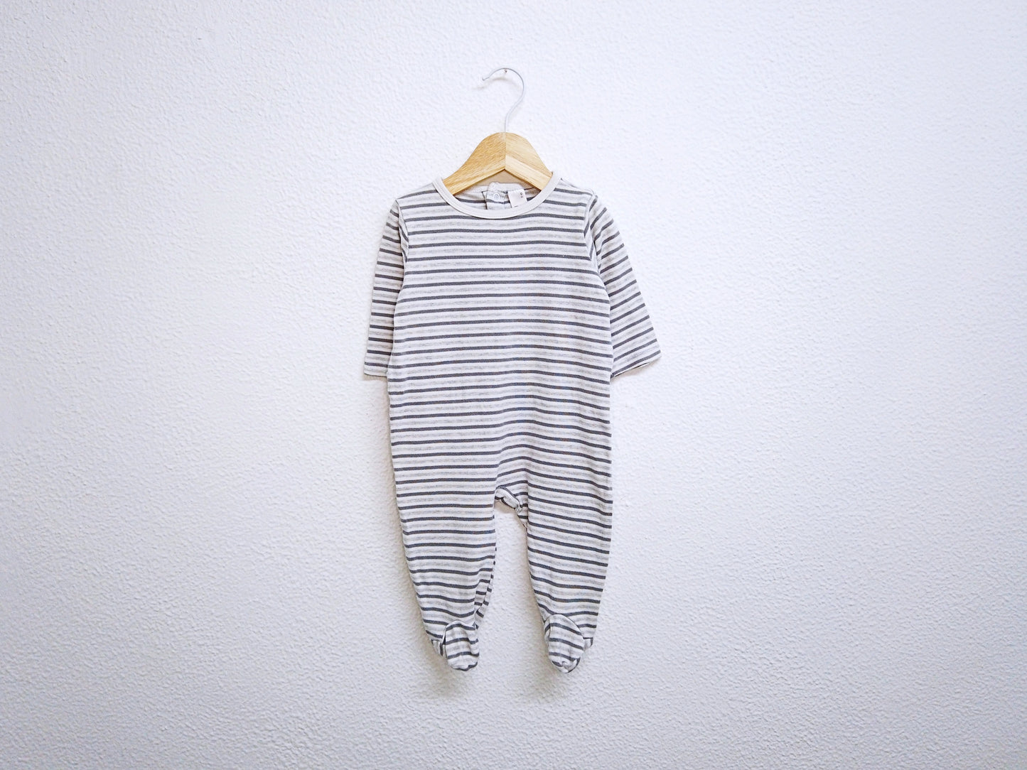 Babygrow c/ pés ▪️ Bebé 6 - 9 meses